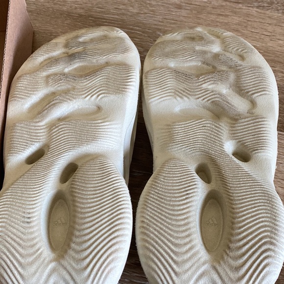 Yeezy Sandy Foams. Worn once , Goat Verified, tags and box included. - Picture 6 of 6